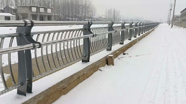 不銹鋼護(hù)欄、欄桿生銹怎么辦？