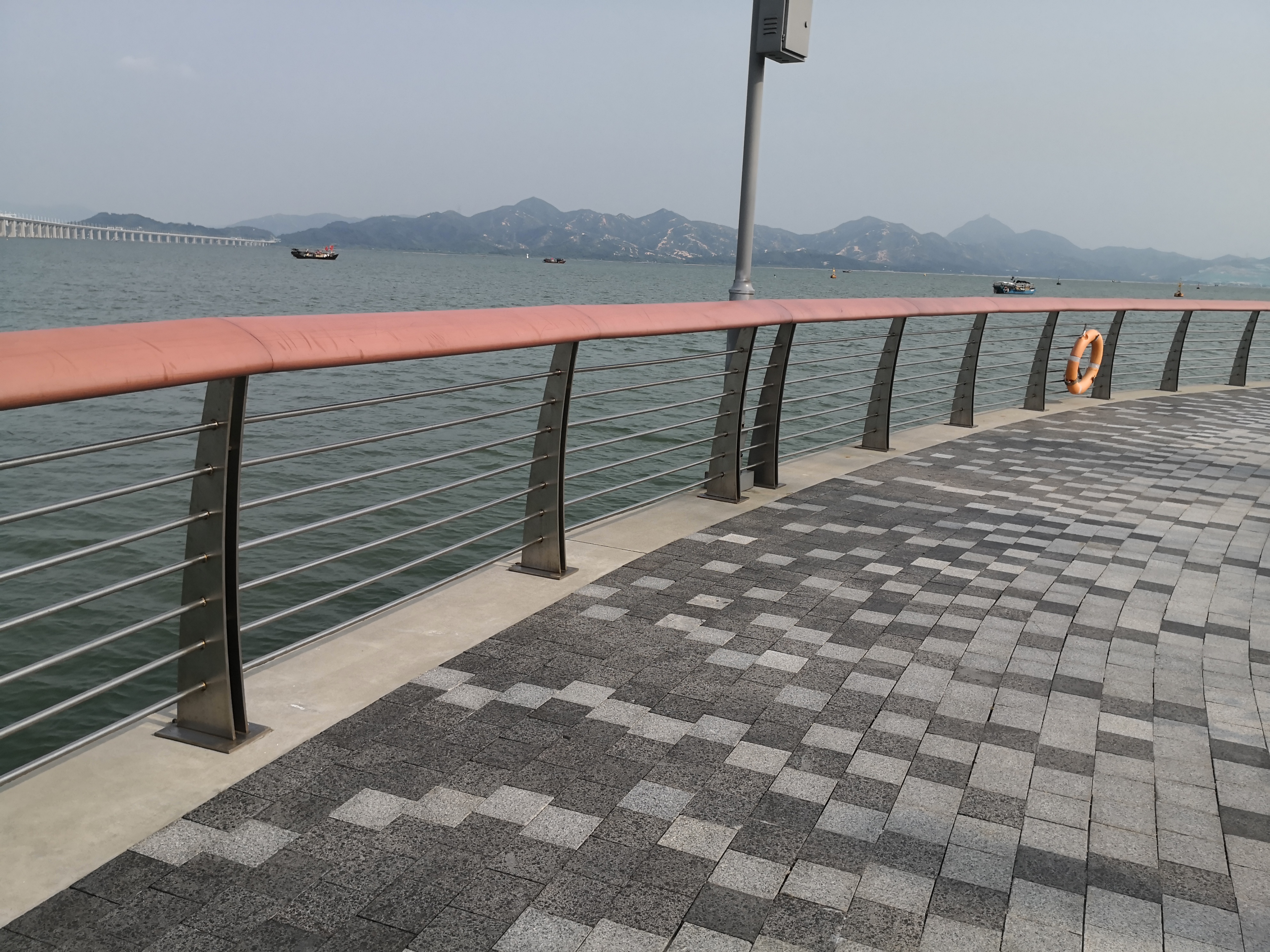 海邊為什么推薦你用316不銹鋼護(hù)欄？